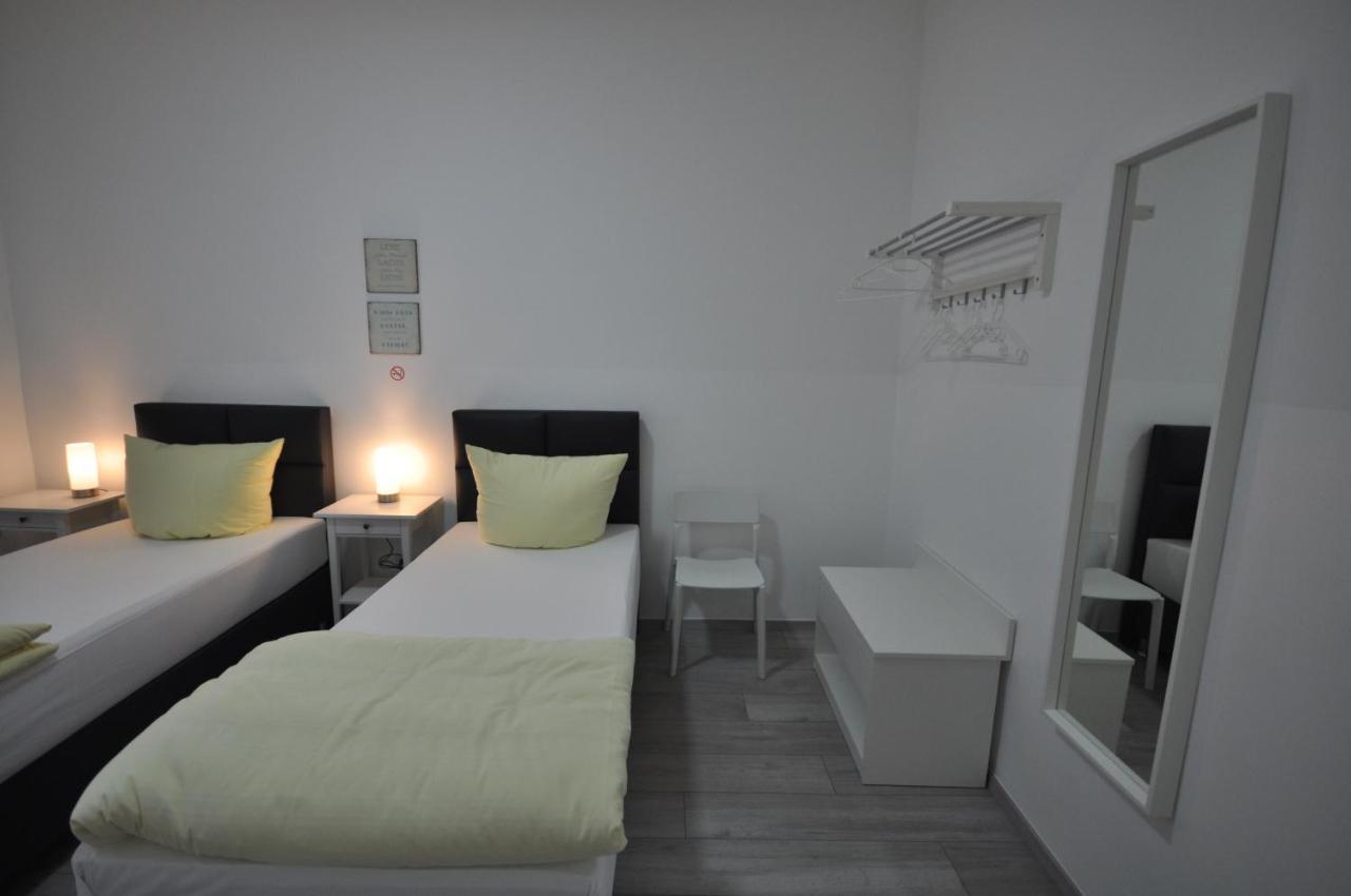 Apartment Dusseldorf-City Exteriör bild